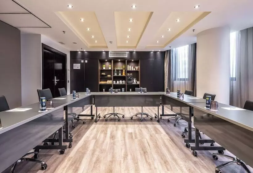 Отель Barcelona Condal Mar Affiliated By Meliá