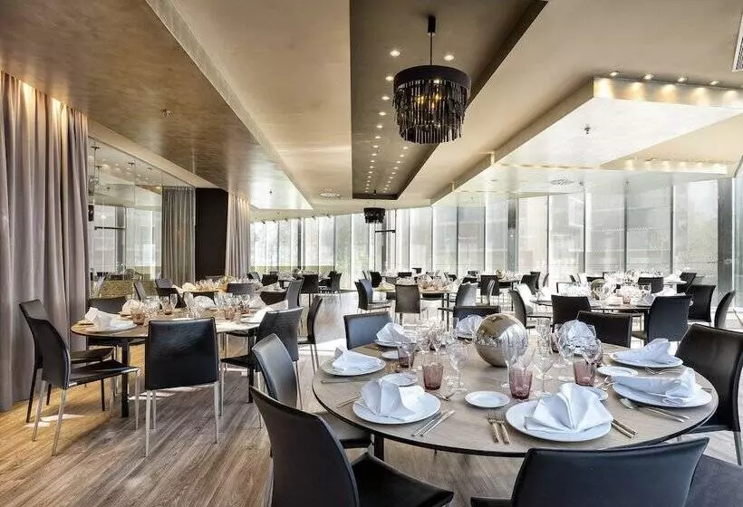 Отель Barcelona Condal Mar Affiliated By Meliá