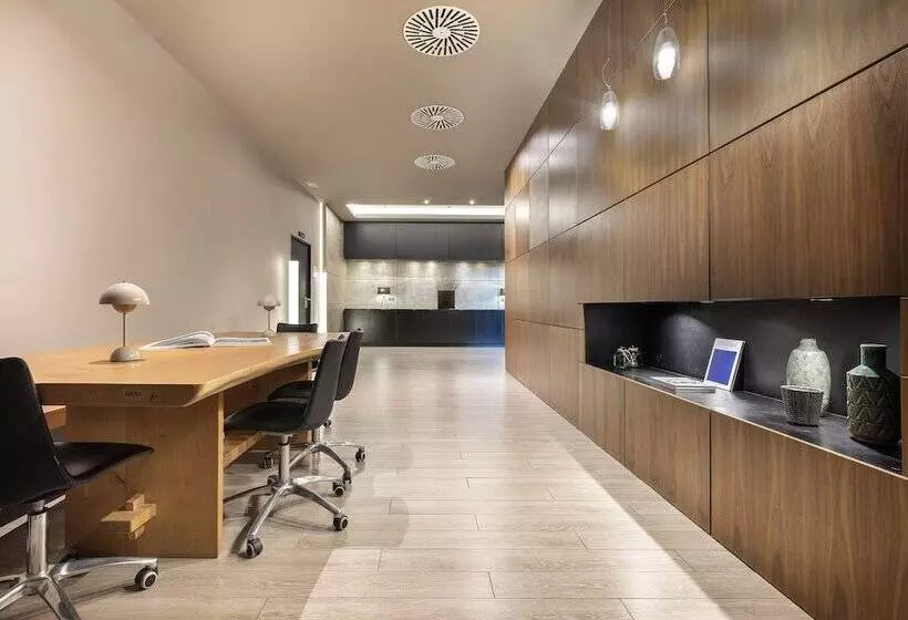 Отель Barcelona Condal Mar Affiliated By Meliá