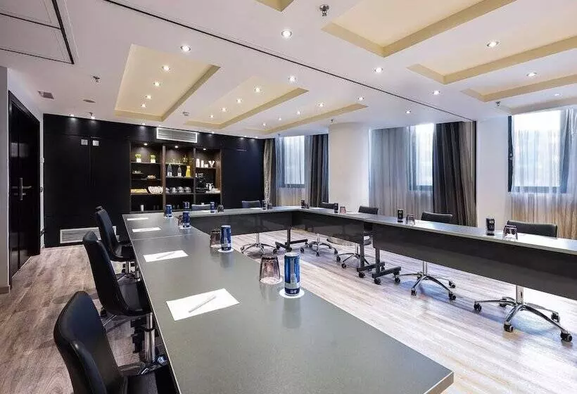 Отель Barcelona Condal Mar Affiliated By Meliá