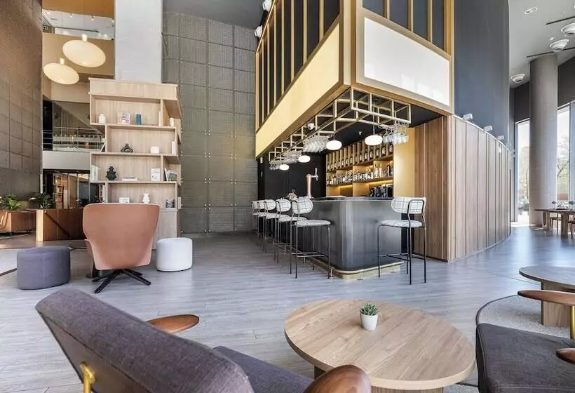 Отель Barcelona Condal Mar Affiliated By Meliá