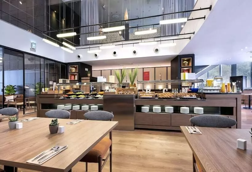 Отель Barcelona Condal Mar Affiliated By Meliá