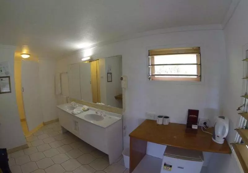 Hotel Crusoe's Retreat