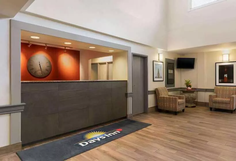 בית מלון כפרי Days Inn By Wyndham Ottawa Airport