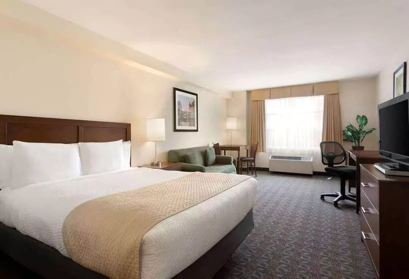 בית מלון כפרי Days Inn By Wyndham Ottawa Airport