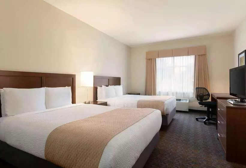 בית מלון כפרי Days Inn By Wyndham Ottawa Airport