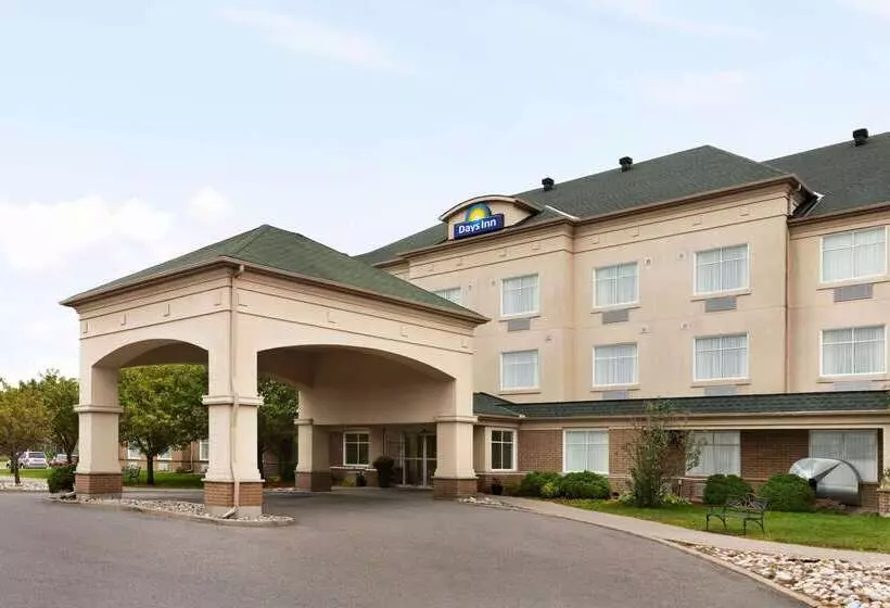 בית מלון כפרי Days Inn By Wyndham Ottawa Airport