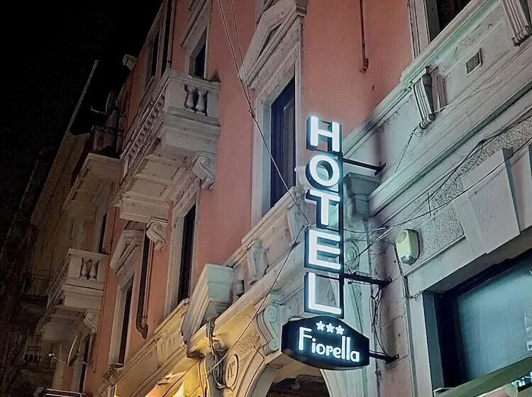 هتل Fiorella Milano