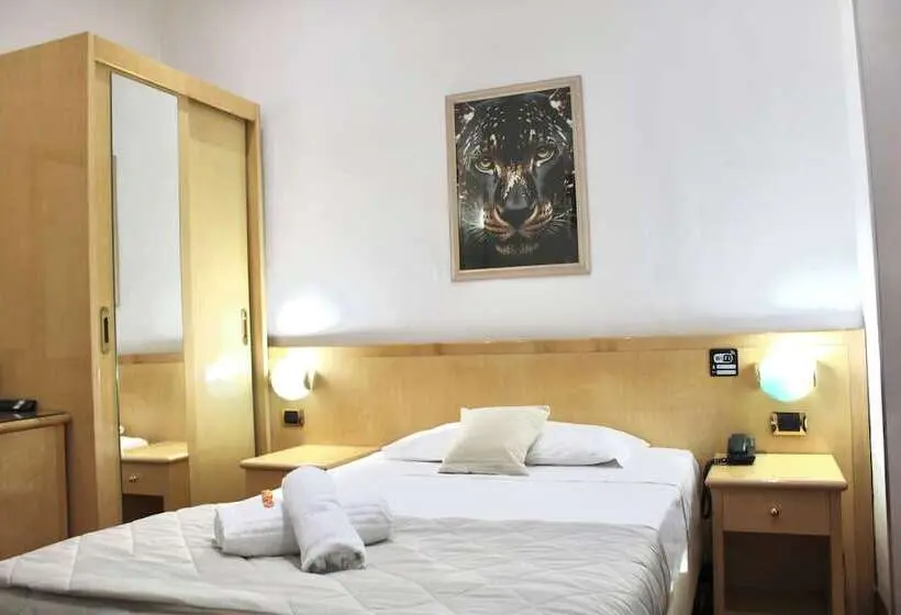 هتل Fiorella Milano