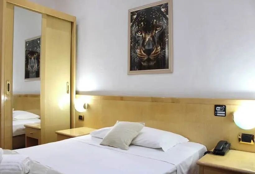 هتل Fiorella Milano