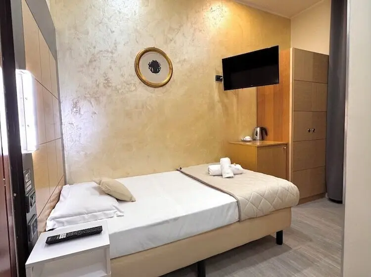 هتل Fiorella Milano