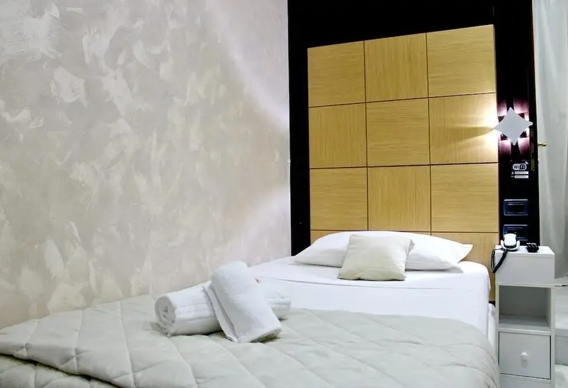 هتل Fiorella Milano