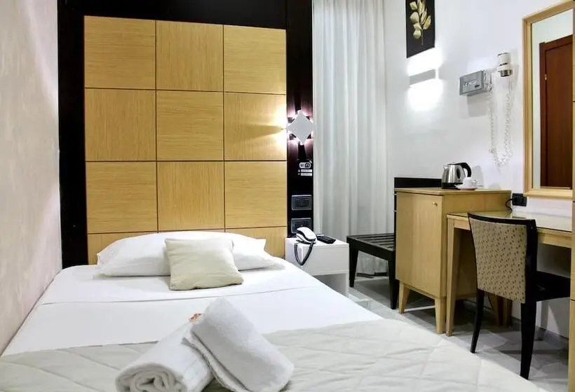 هتل Fiorella Milano