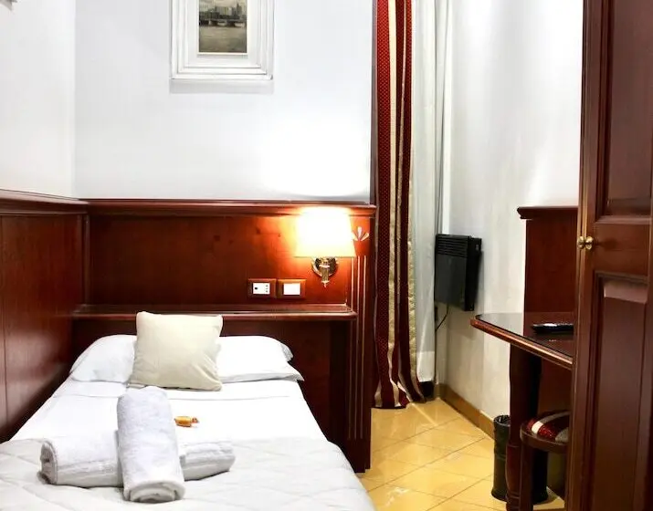 هتل Fiorella Milano