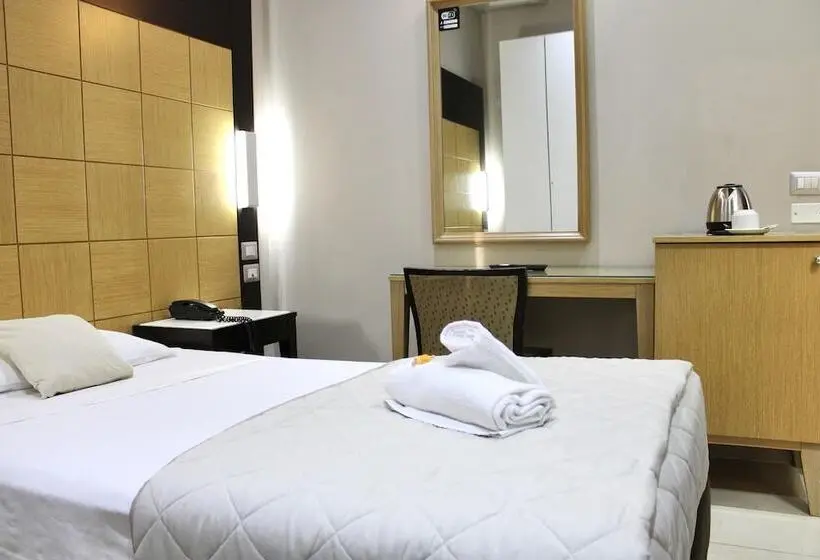هتل Fiorella Milano