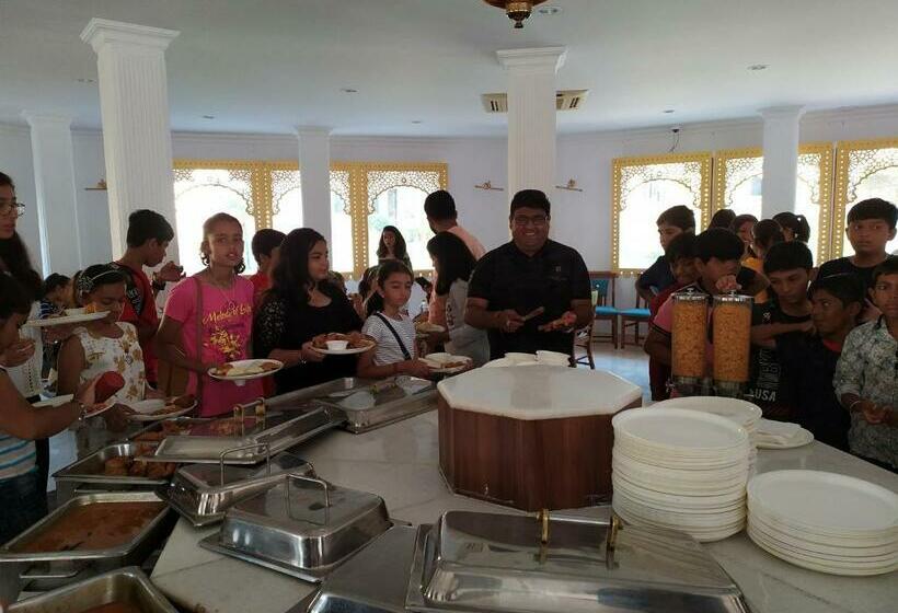 Отель Heritage Inn