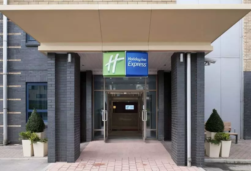 בית מלון כפרי Holiday Inn Express Leeds City Centre, An Ihg