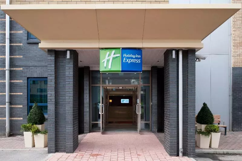 בית מלון כפרי Holiday Inn Express Leeds City Centre, An Ihg