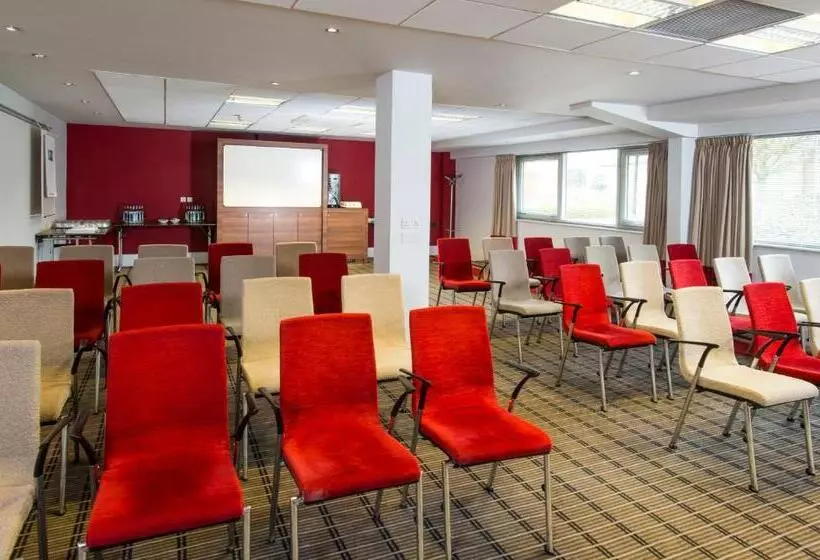 ホテル Holiday Inn Express Northampton South, An Ihg