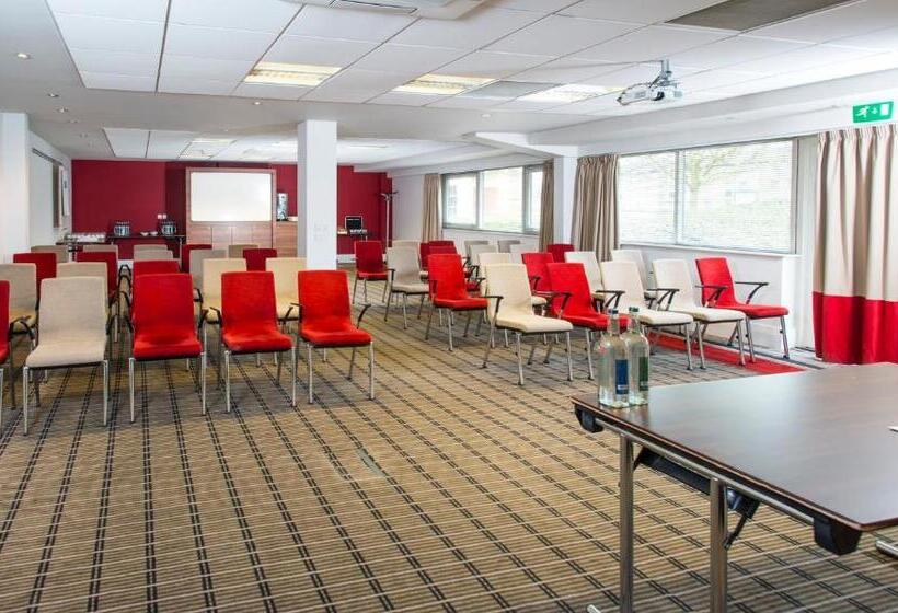 ホテル Holiday Inn Express Northampton South, An Ihg