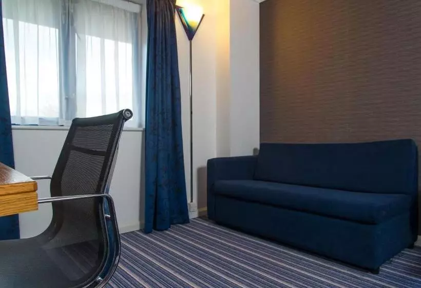 ホテル Holiday Inn Express Northampton South, An Ihg