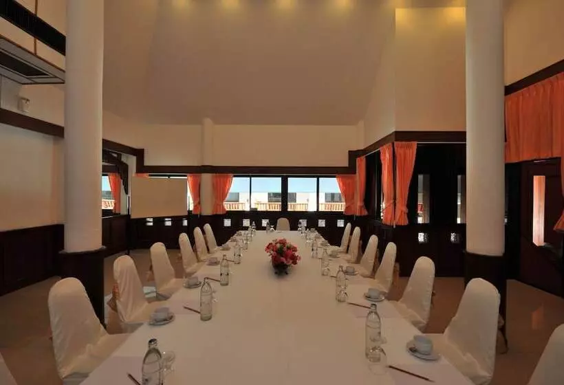 Отель The Privacy Beach Resort & Spa