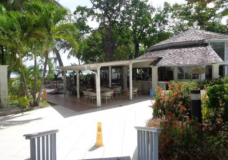 Отель Savannah Beach Club