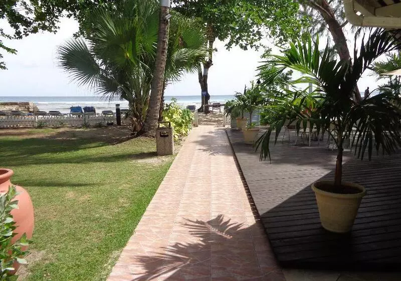 Отель Savannah Beach Club