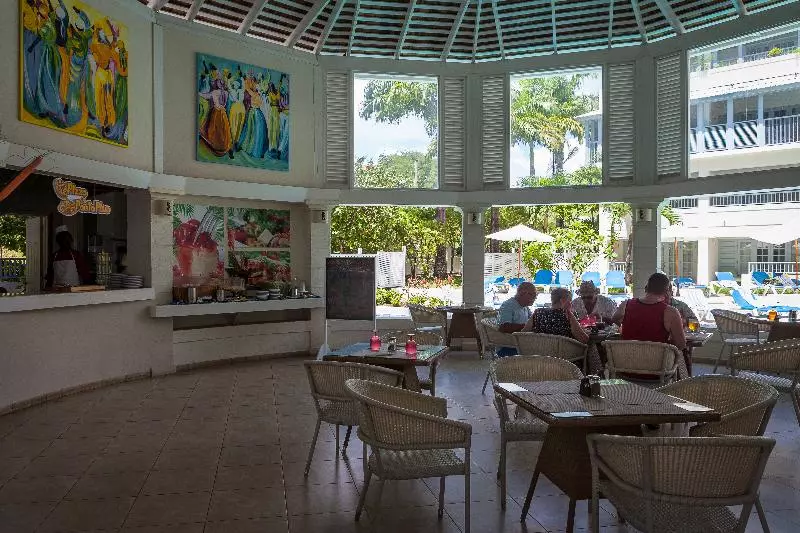 Отель Savannah Beach Club