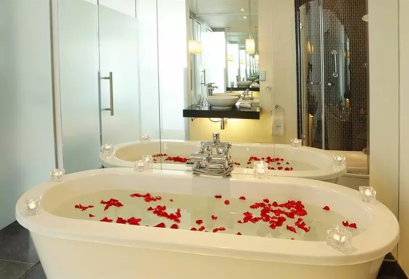 Отель The Beacon