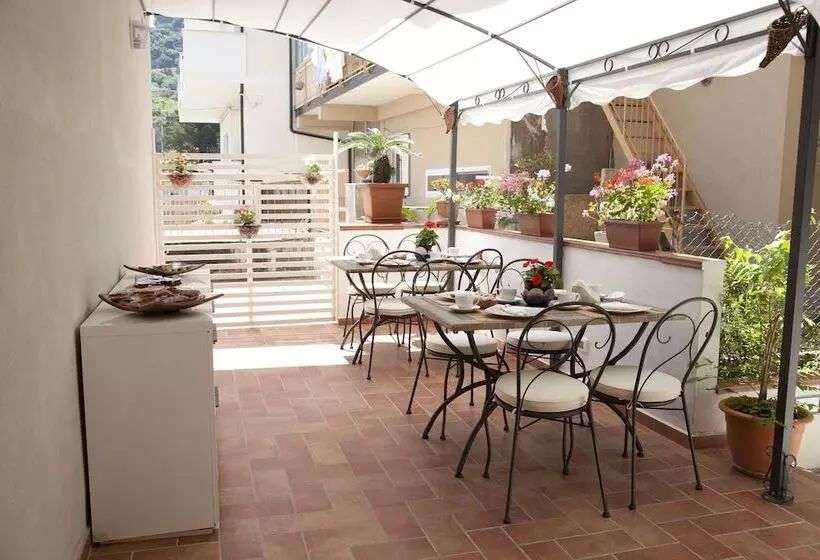 تختخواب و صبحانه Donna Rosa Accommodation
