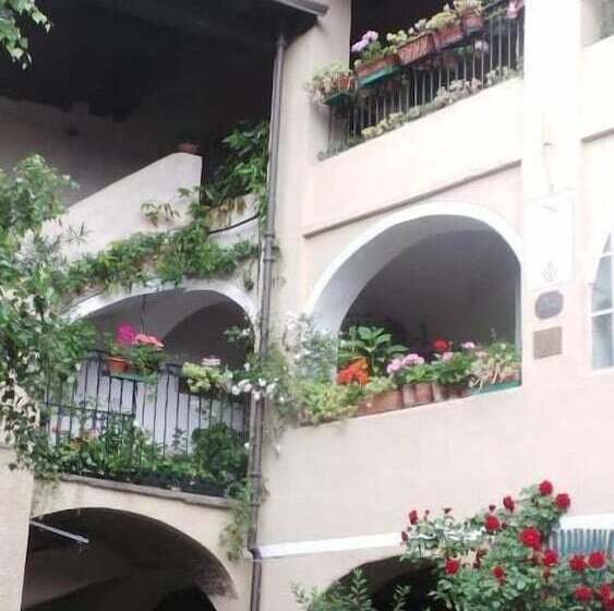 تختخواب و صبحانه La Rampichina