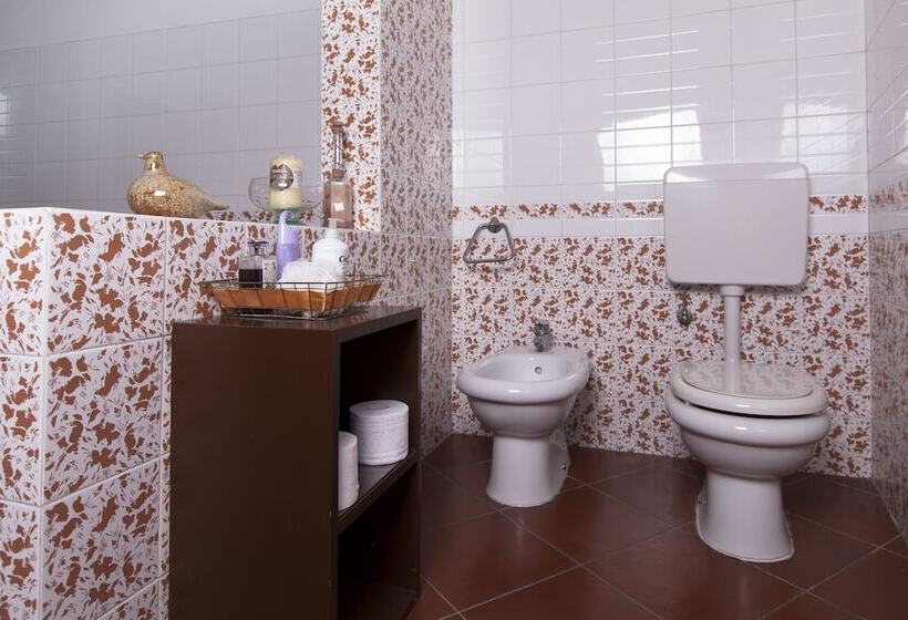 تختخواب و صبحانه La Rampichina