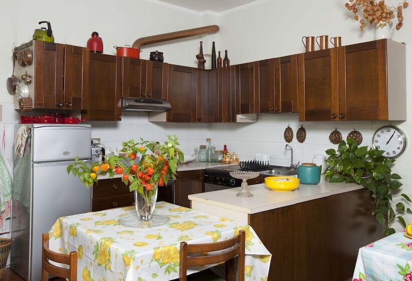 تختخواب و صبحانه La Rampichina