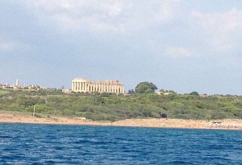 צימר Oikos Selinunte Guest House