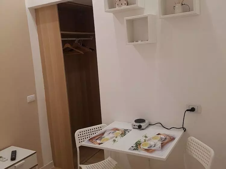 تختخواب و صبحانه Summer Rooms