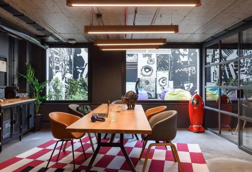 Hotel Moxy Lisbon City