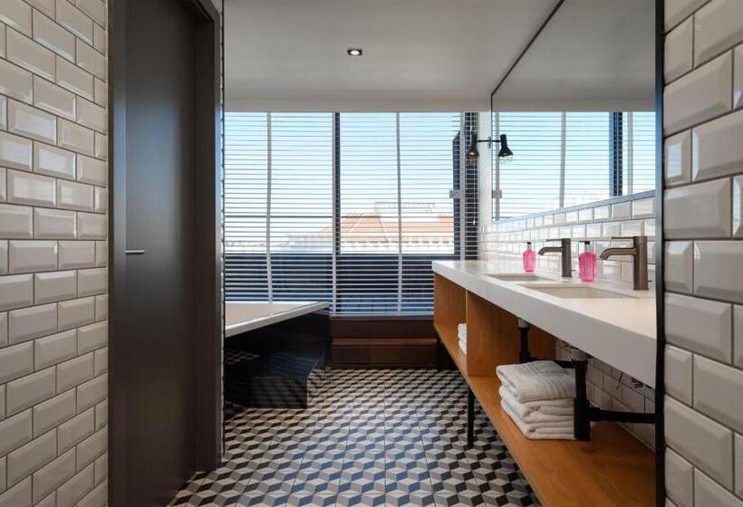 Hotel Moxy Lisbon City