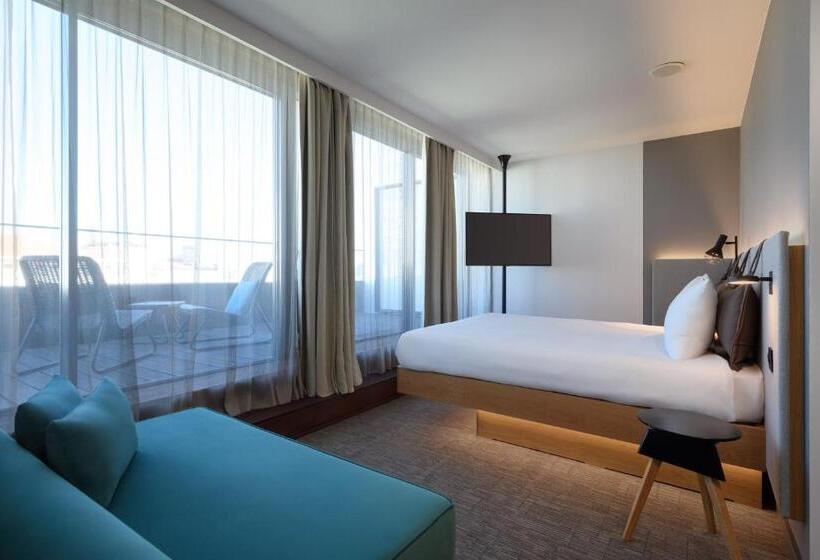 Hotel Moxy Lisbon City