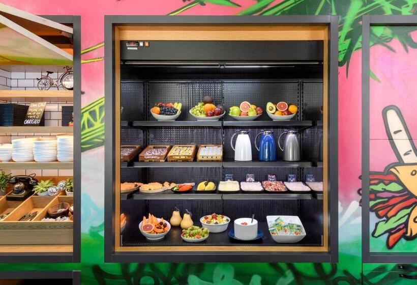 Hotel Moxy Lisbon City