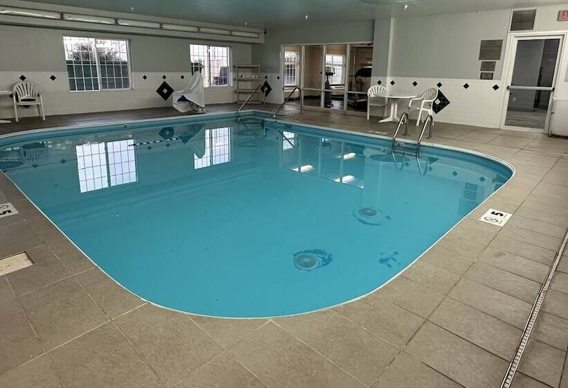 هتل Americinn By Wyndham, Galesburg, Il