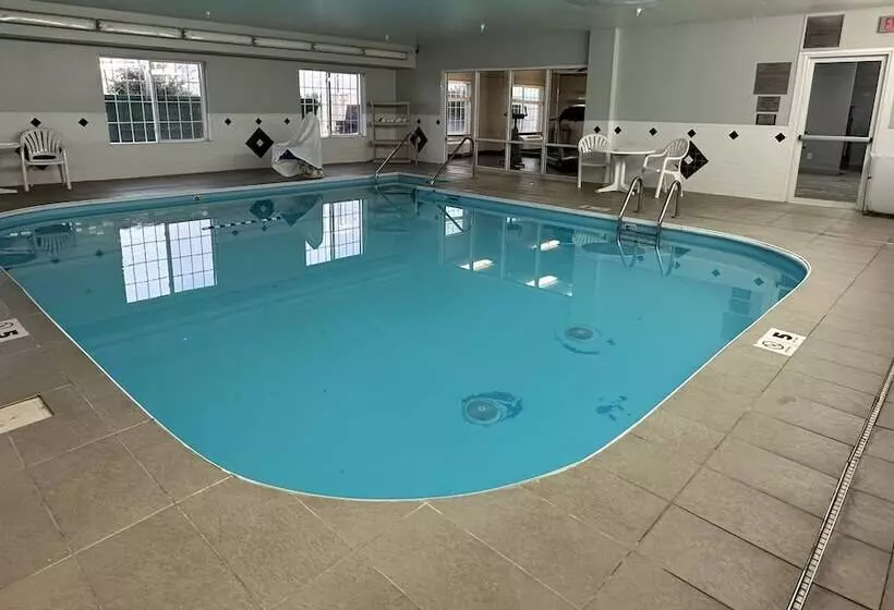 هتل Americinn By Wyndham, Galesburg, Il