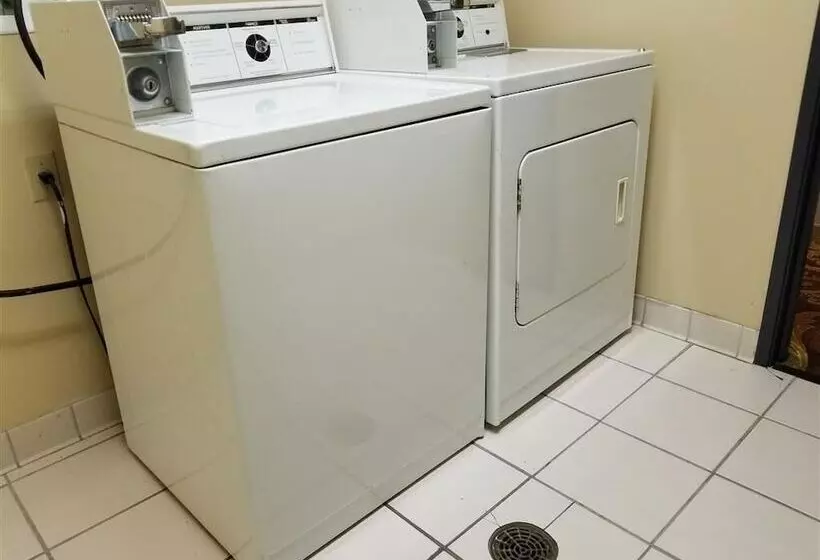 هتل Americinn By Wyndham, Galesburg, Il