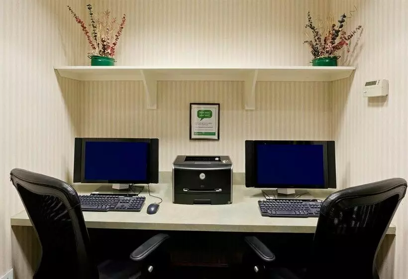 酒店 Christiana Inn and Suites