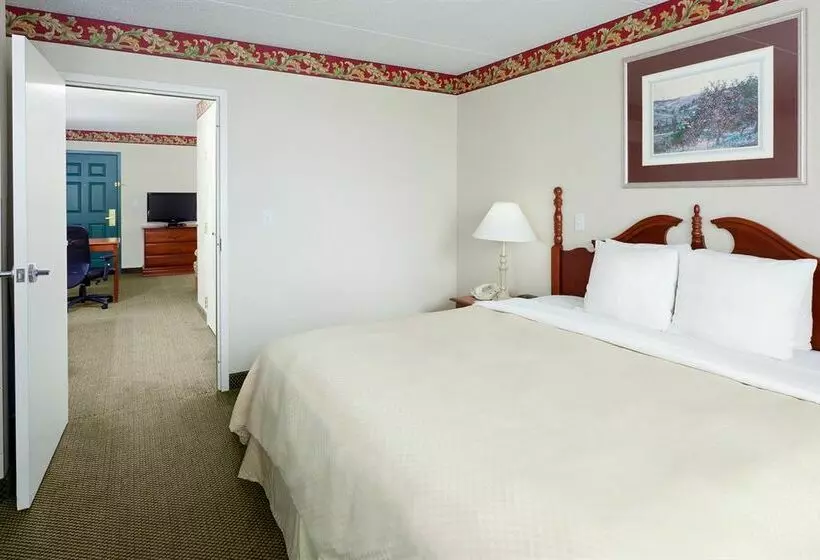 酒店 Christiana Inn and Suites