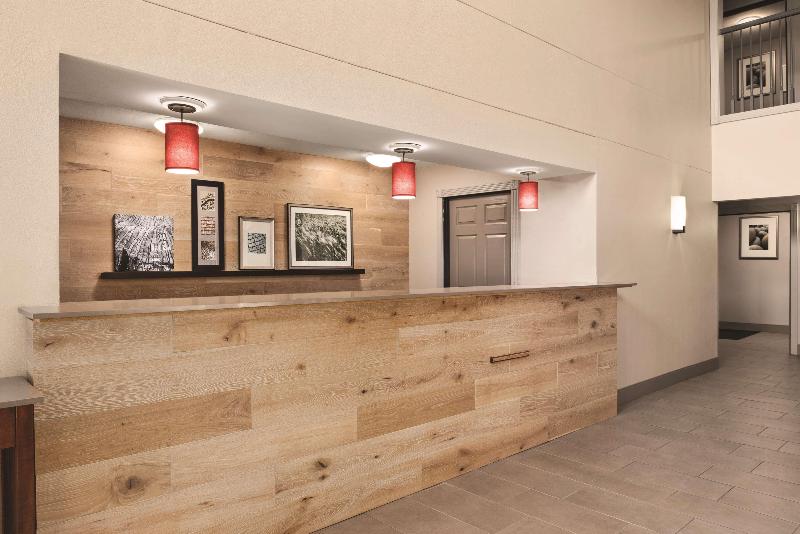 هتل Country Inn & Suites By Radisson, Dubuque, Ia