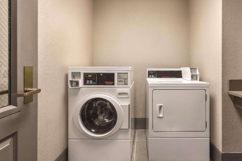 فندق Country Inn & Suites By Radisson, Nashville Airport East, Tn