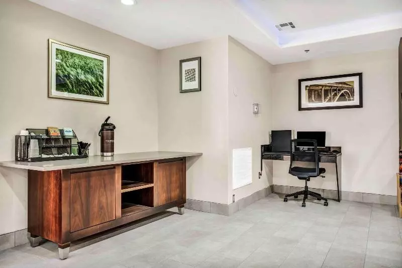 ホテル Country Inn & Suites By Radisson, Oklahoma City At Northwest Expressway, Ok