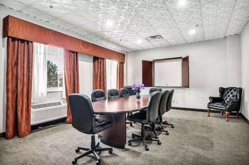 ホテル Country Inn & Suites By Radisson, Oklahoma City At Northwest Expressway, Ok