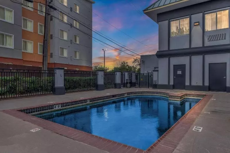 ホテル Country Inn & Suites By Radisson, Oklahoma City At Northwest Expressway, Ok